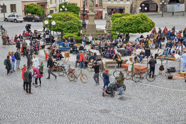 Hlavní fotografie projektu NA POHOVKU / oslava narozenin Freuda